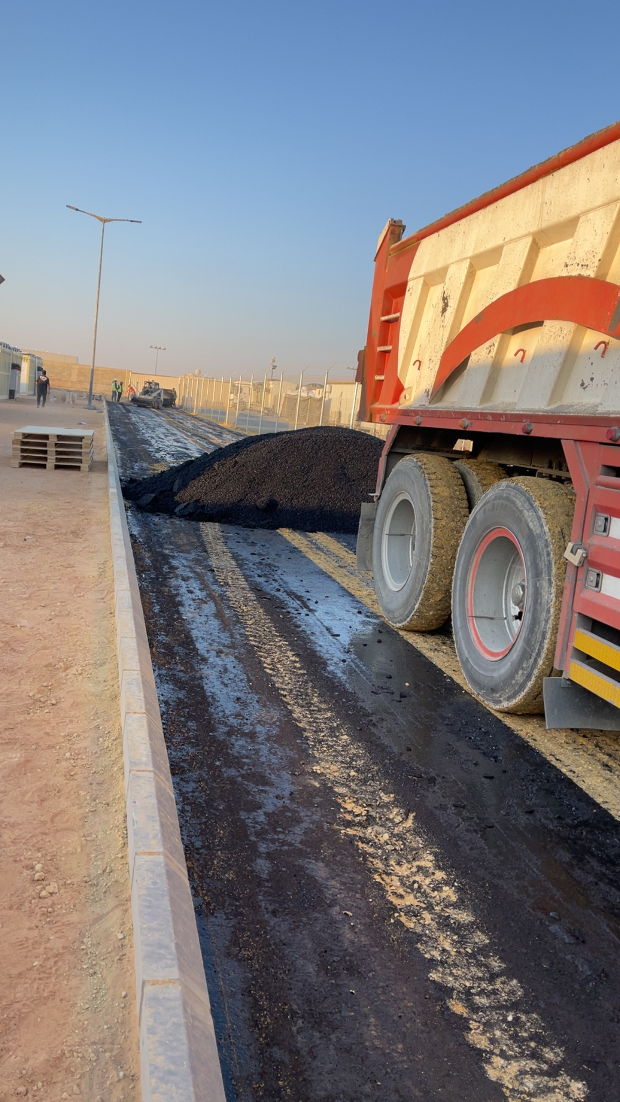 أعمال الرصف الأسفلتي العاكس