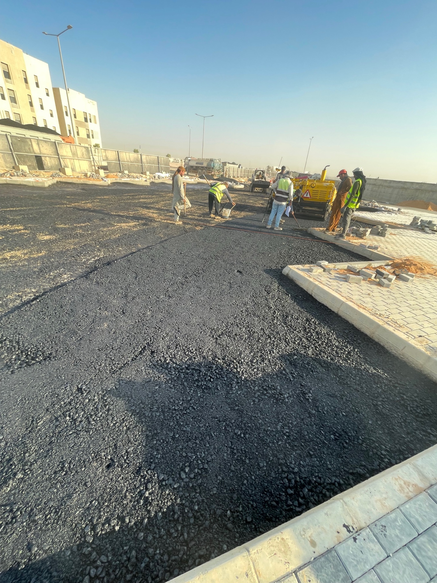 أعمال الرصف الأسفلتي المطاطي