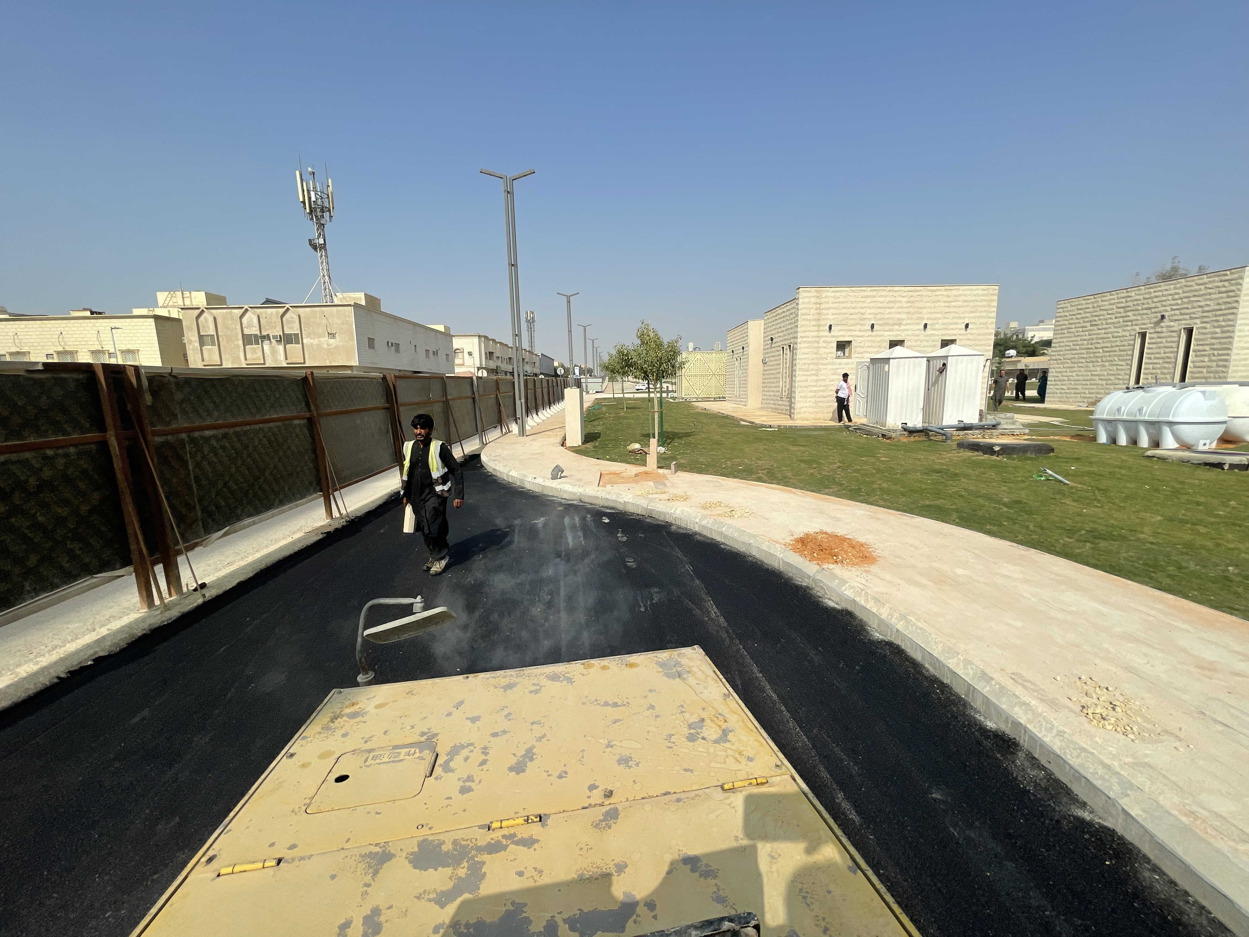 أعمال القشط وإزالة الأسفلت
